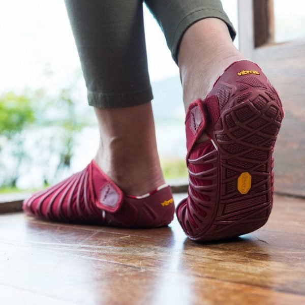 Vibram Womens Furoshiki Wrapping Sole Shoes (Beet Red) - lifestyle