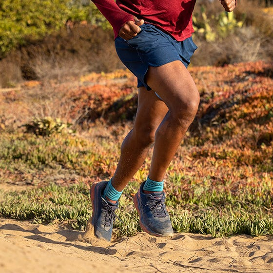 Injinji Ultra Run Mini-Crew Running Toe Socks (Pop) - Lifestyle