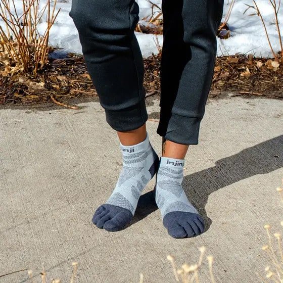 Injinji Womens Ultra Run Mini Crew Toe Running Socks (Slate) - Lifestyle