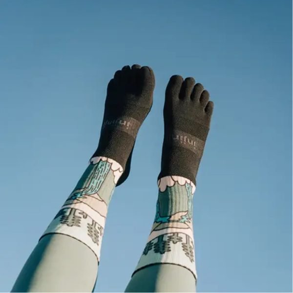 Injinji Artist Designed Trail Crew Midweight Running Toe Socks (Cascade) - Lifestyle