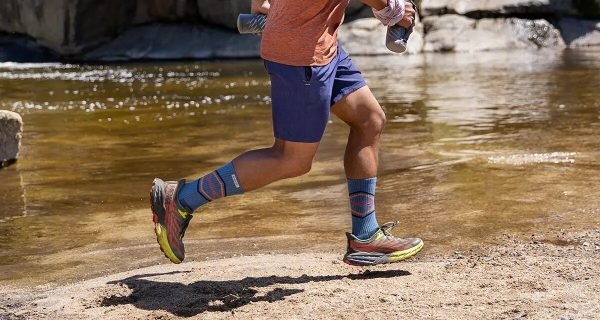 Injinji Trail Crew Midweight Running Toe Socks (Lake) - Lifestyle