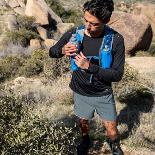 Ultimate Direction Mountain Vest 6.0 - Mens Running Vest - ONYX - Lifestyle Hydration