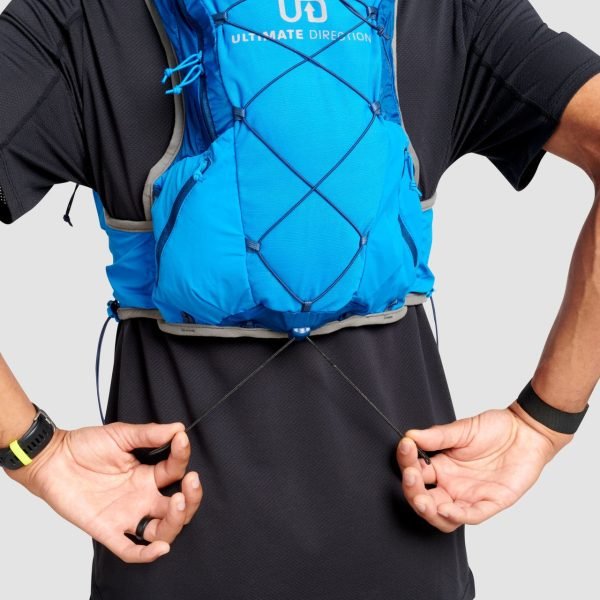Ultimate Direction Ultra Vest 6.0 - Mens Running Vest - ONYX - Model Adjustment