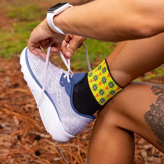 Injinji Artist Designed Womens Trail Midweight Mini-Crew Running Toe Socks - (Sol) - Lifestyle