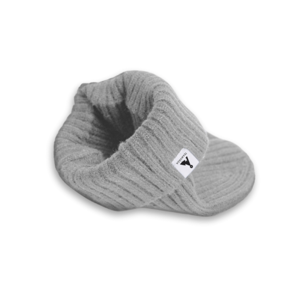 VÅGA Ribbed Beanie – Dust Grey – The Casual Beanie - detail