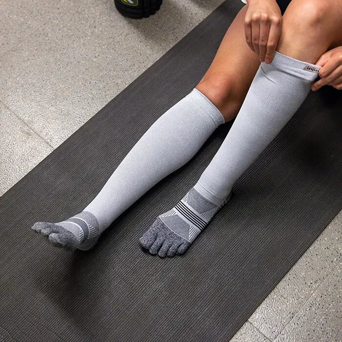 Injinji Womens Compression Over the Calf Toe Socks (Gray)